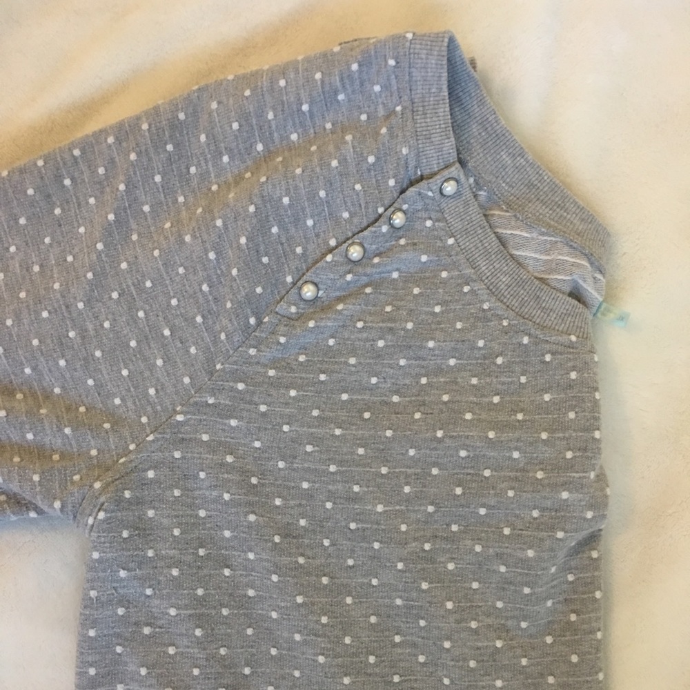 3/4 sleeve sweatshirt with pearl snap detail